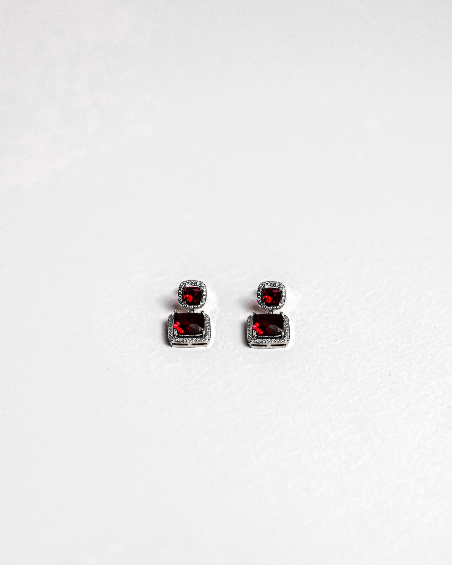 SCARLET AURA EARRINGS - Count Valentine