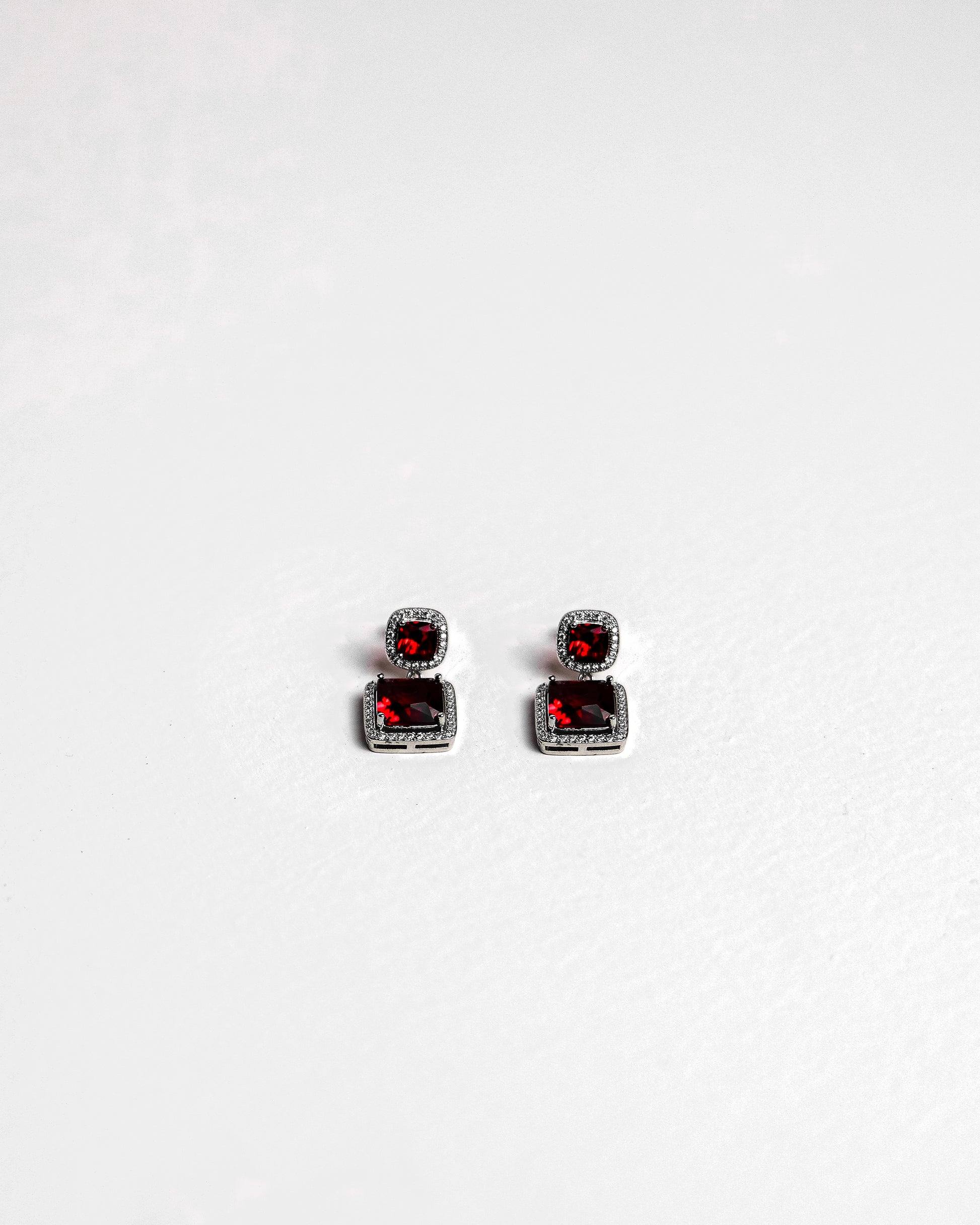SCARLET AURA EARRINGS - Count Valentine