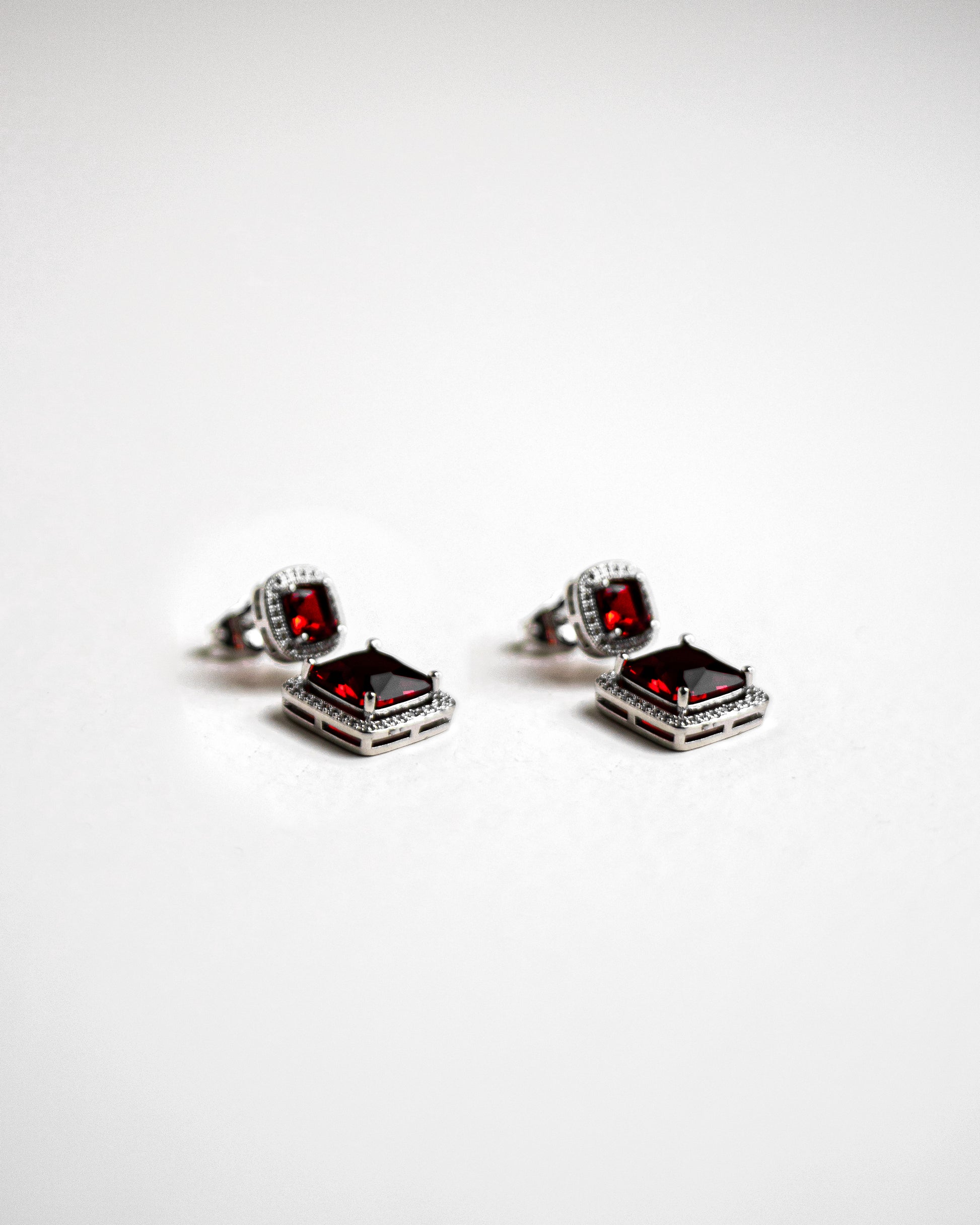 SCARLET AURA EARRINGS - Count Valentine