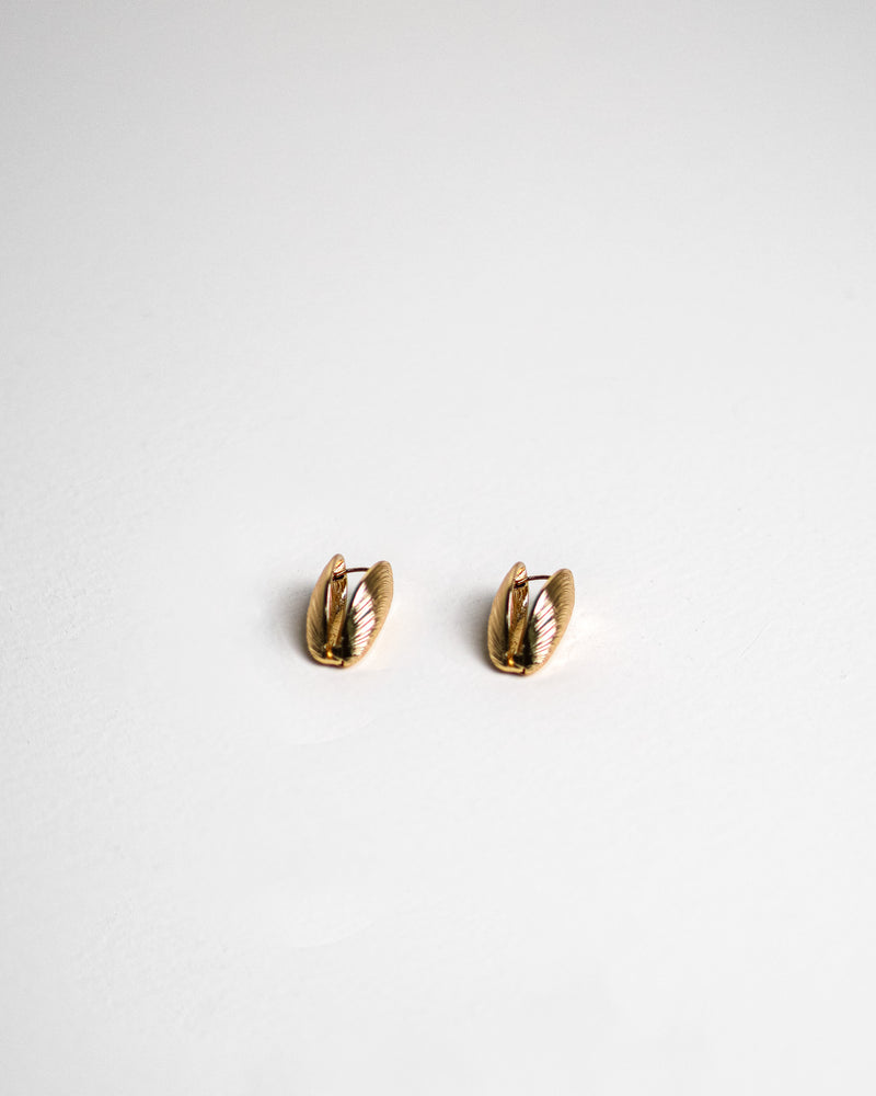 SEASIDE WAVES EARRINGS - Count Valentine